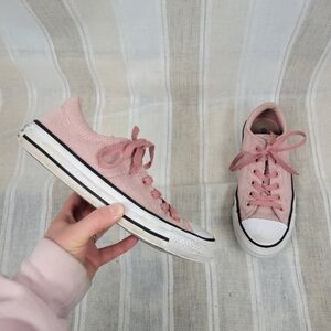 Converse Low Tops Tennis‎ Shoes Sneakers Pink Size 7